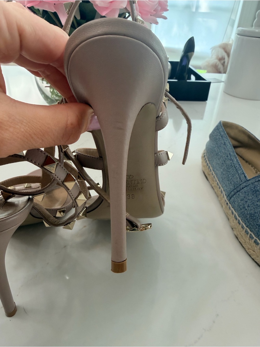 Valentino Garavani Rockstud Cage Sandals
✨ Size 38 | Nude Blush - Picture 5 of 6